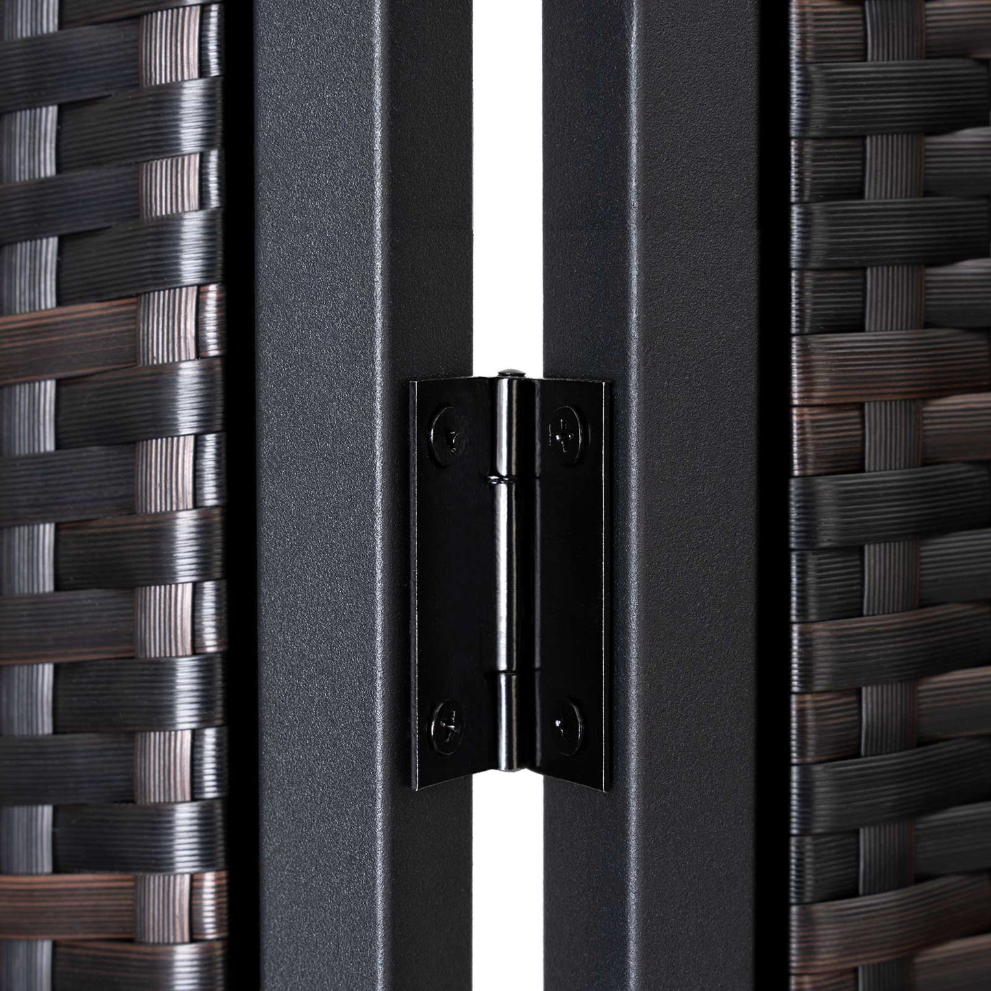 Close up of hinges on the Rattan Outdoor Privacy Screen by Artigwall