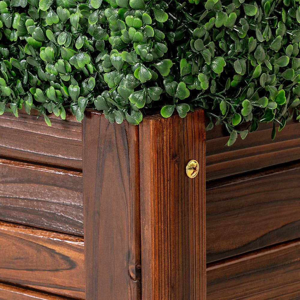 Wooden details of Artigwall's artificial boxwood hedge in wood planter
