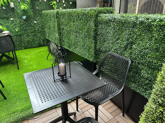 5 Artificial Hedge Ideas That Will Enhance Any Outdoor Dining Area