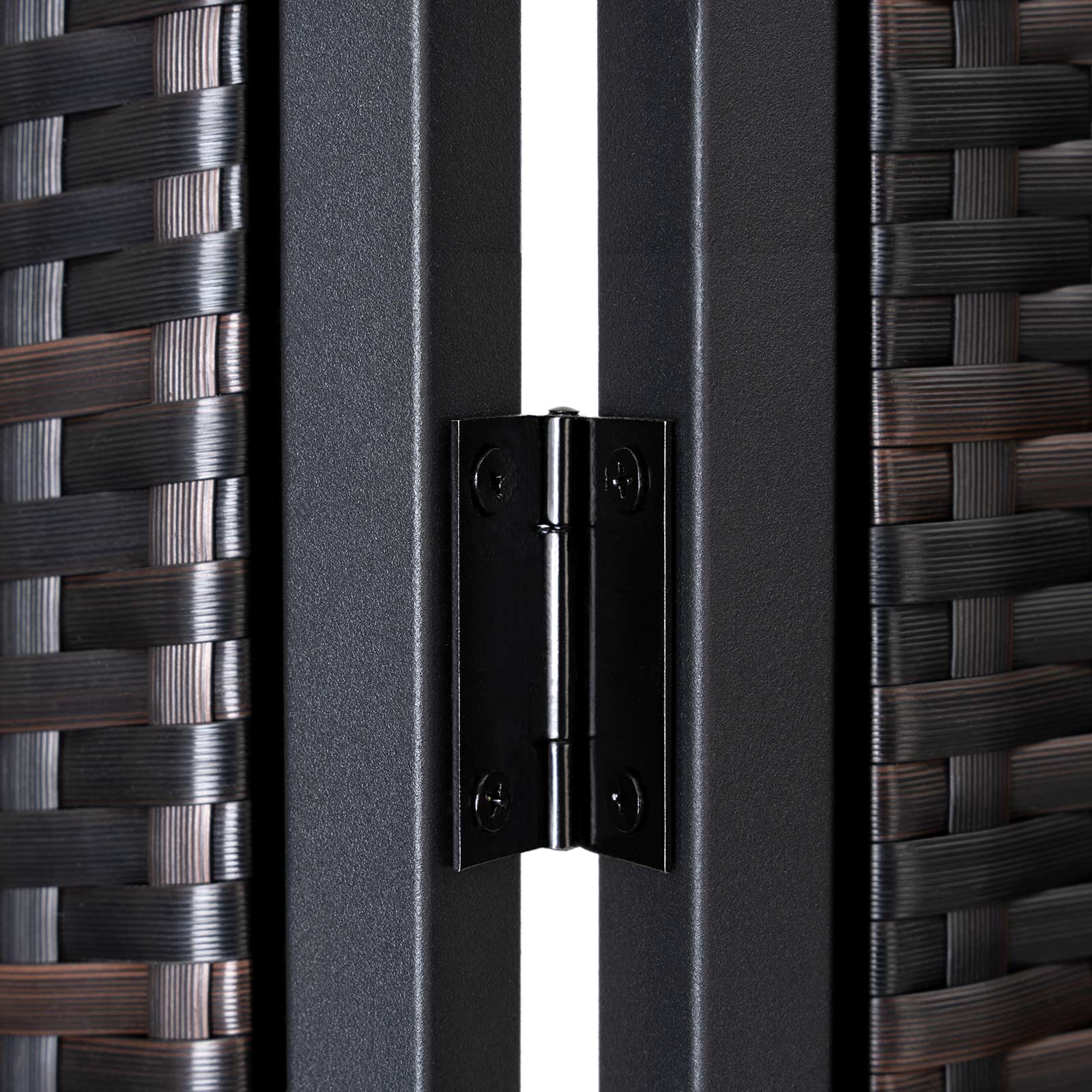 Close up of hinges on the Rattan Outdoor Privacy Screen by Artigwall