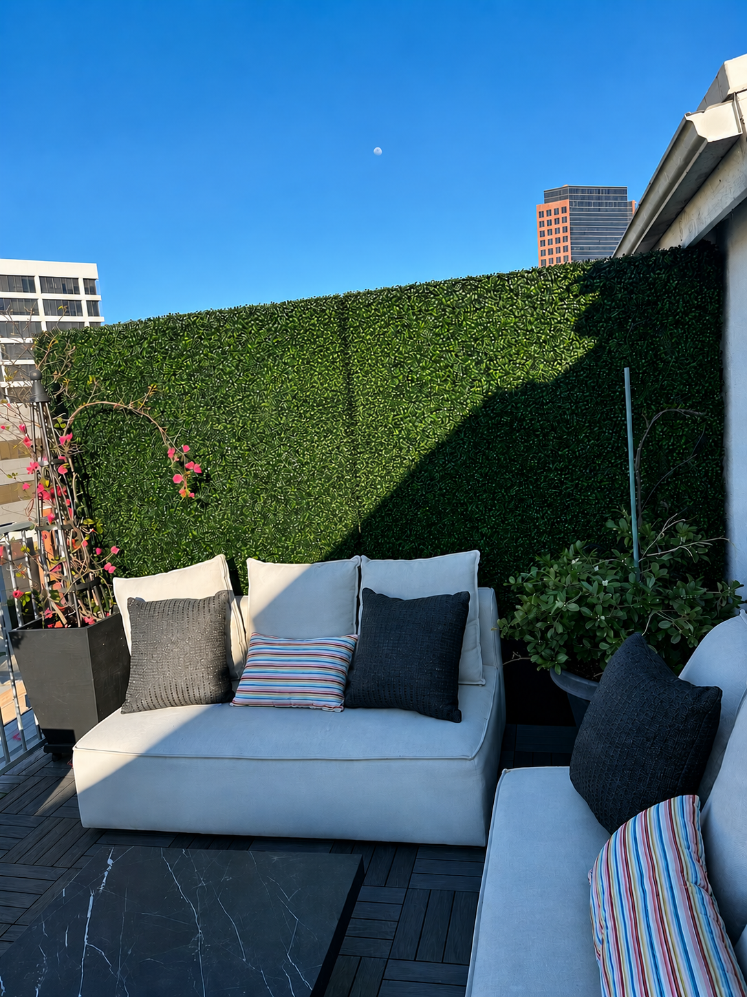 Private Lounge Area with Artigwall Artificial Hedge Wall .png__PID:e026d947-9c58-47c0-a66a-8aa86a2e915b