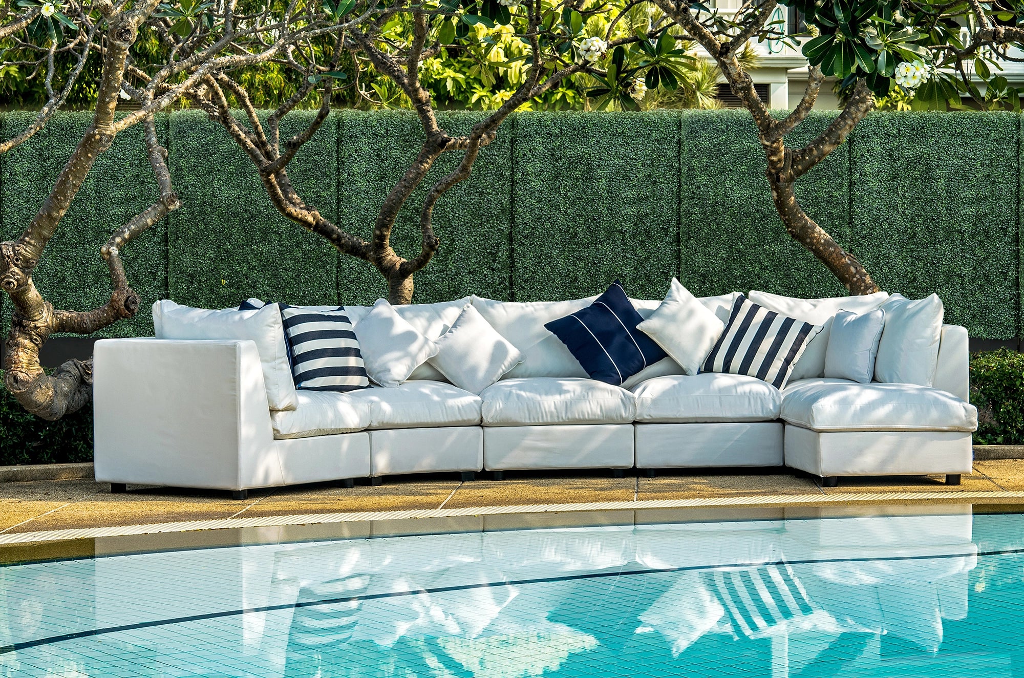 Secure_your_pool_area_with_fake_hedge_walls