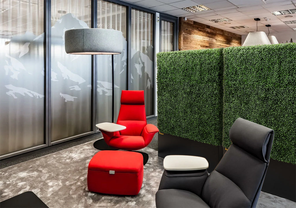 Separate_interior_spaces_with_artificial_hedge_walls