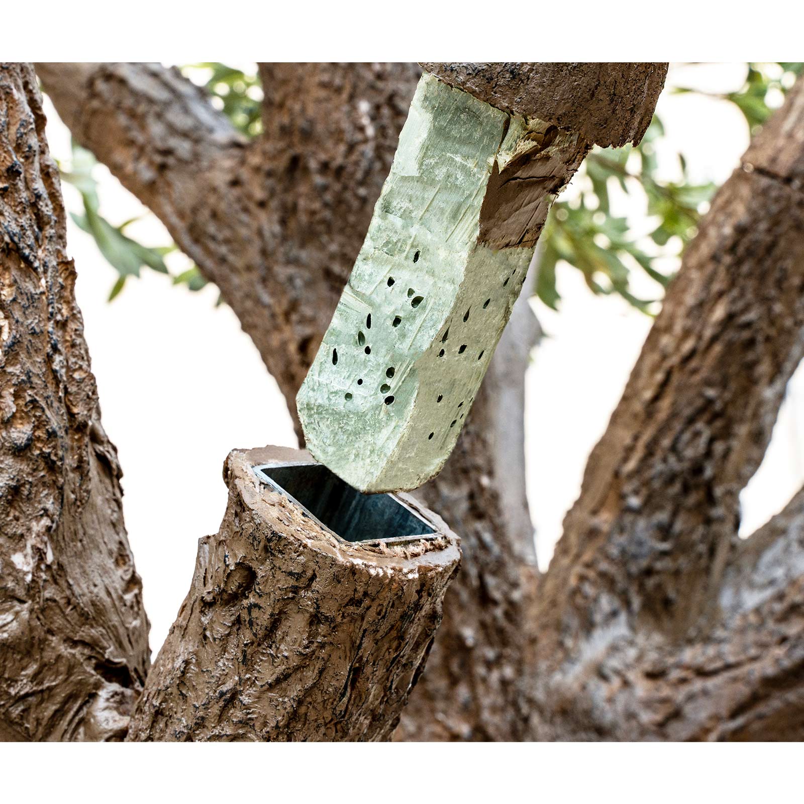 Steel_pipe_connector_joint_for_assembling_the_faux_olive_tree