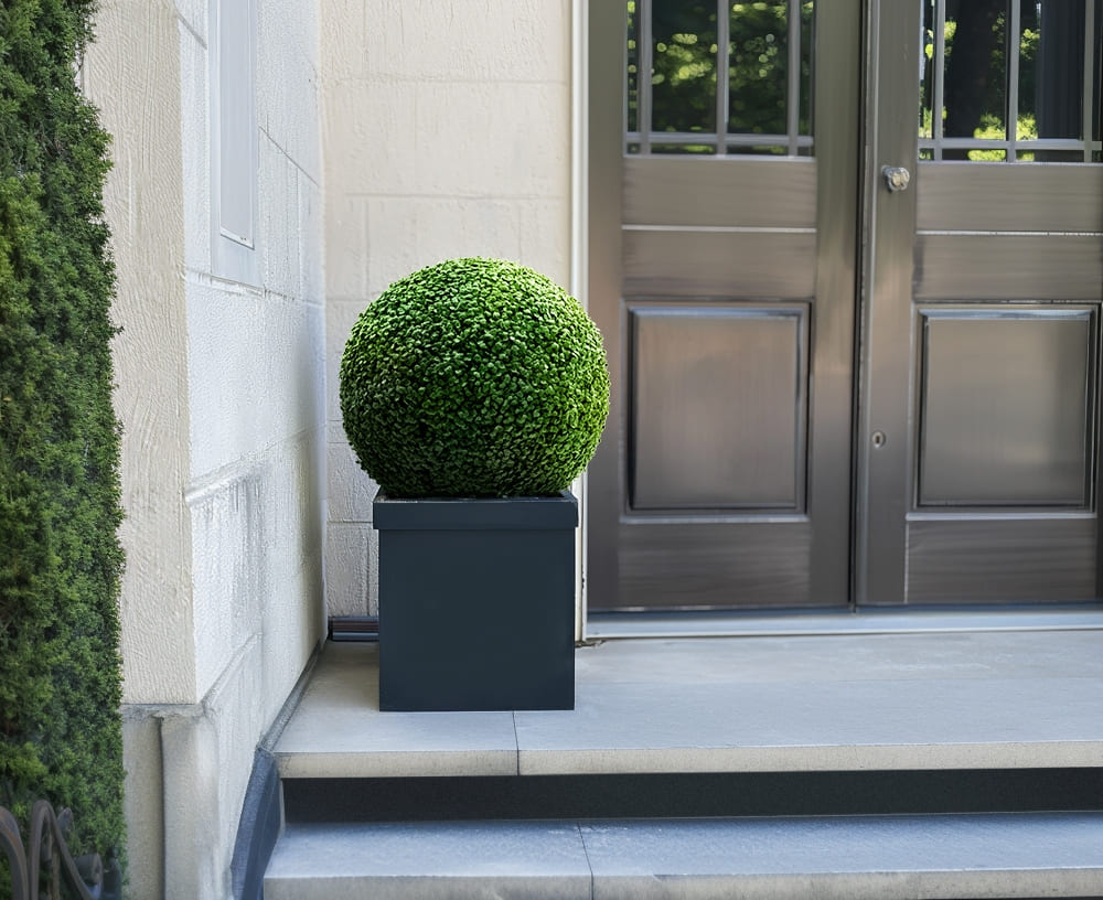 artificial_boxwood_topiary_ball_for_entryway