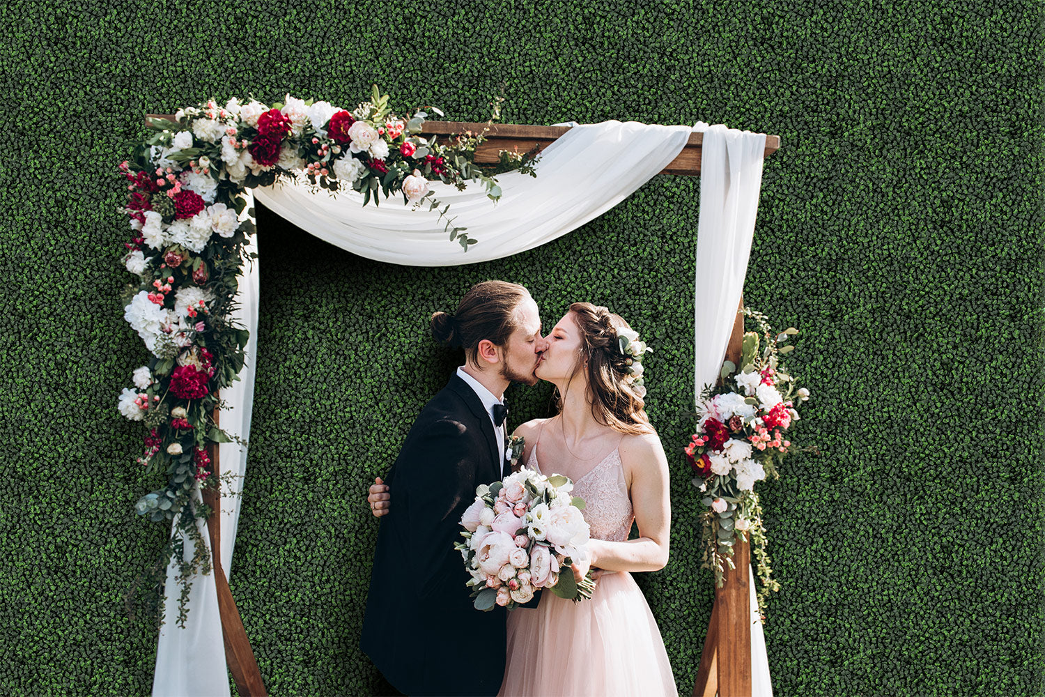 artificial boxwood wall panel for wedding.jpg__PID:6f7d0af4-4dd0-4010-8579-e4005a02aafb