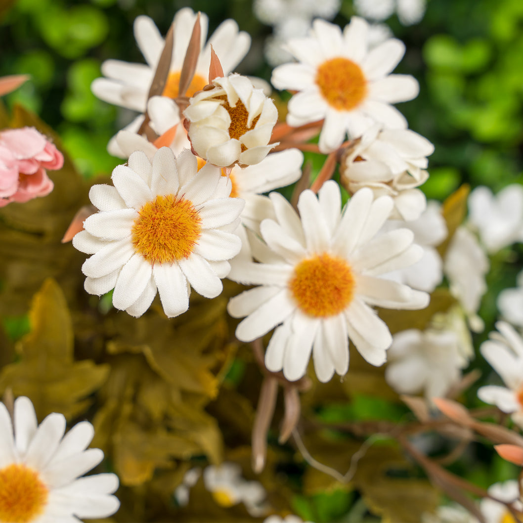 artificial_flower_wall-_white_daisies_4aaba9ae-a5d1-4342-8201-c219648b707d