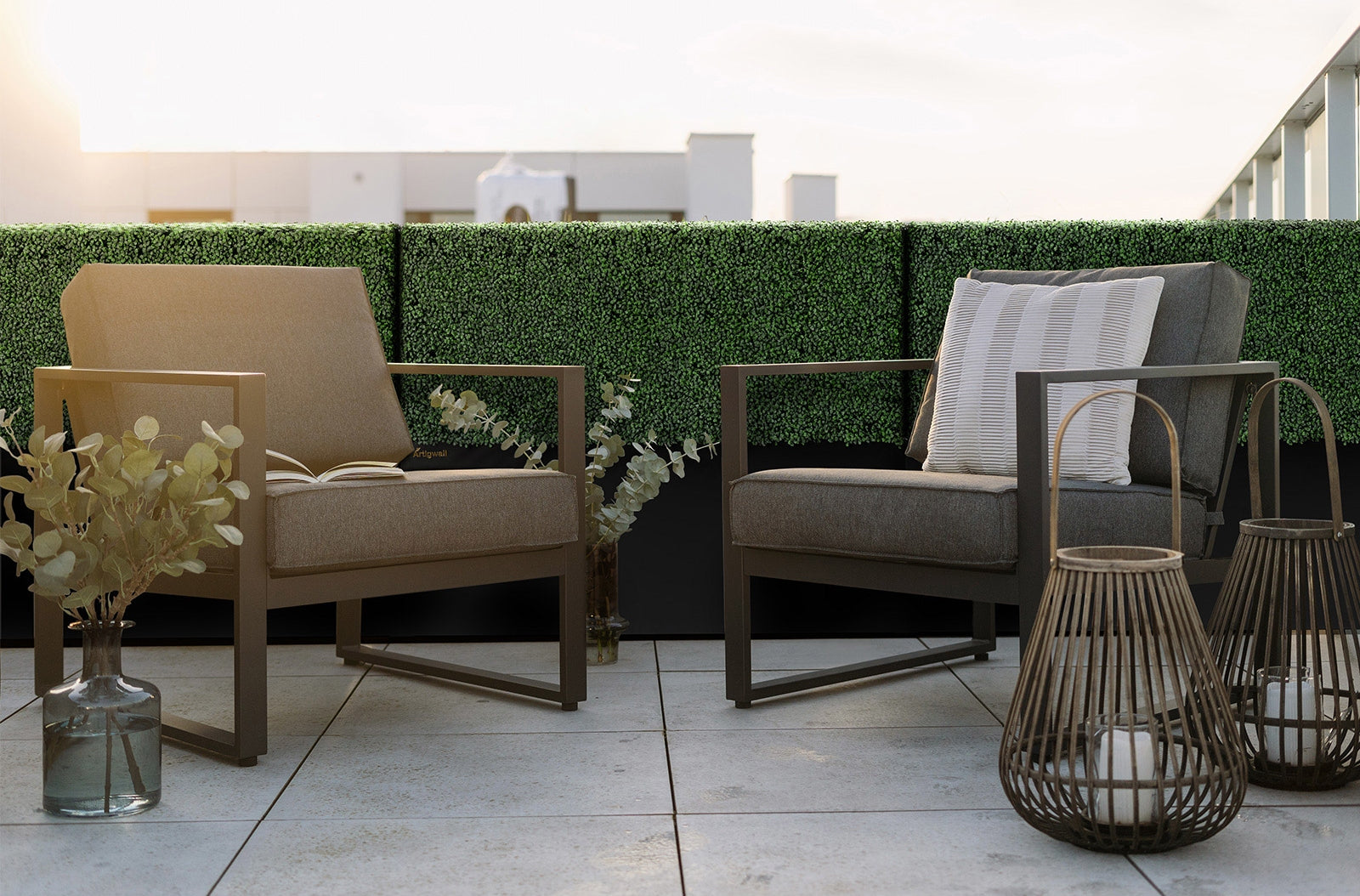 artificial_hedge_wall_installed_along_a_patio_railing