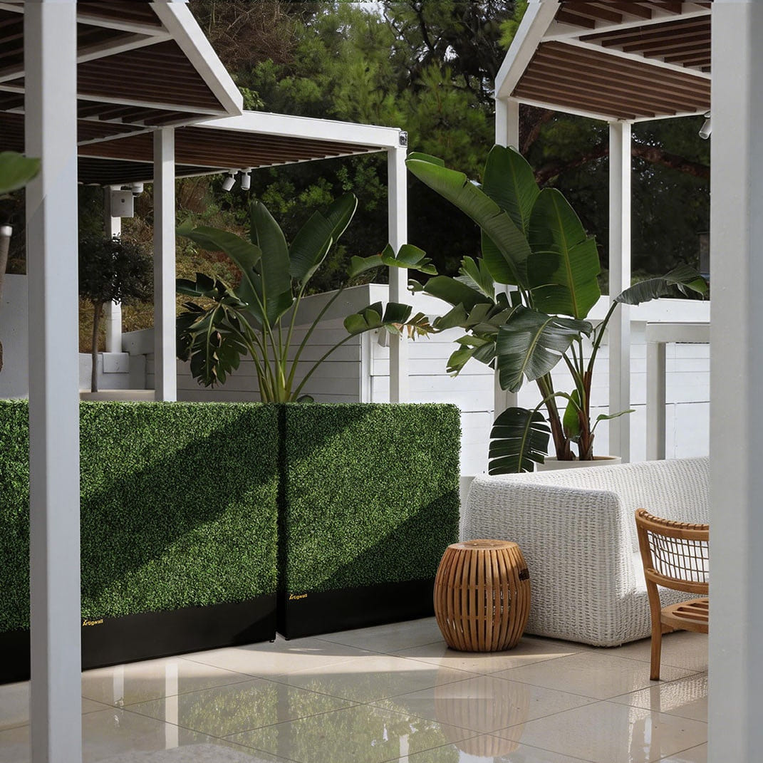 artificial_privacy_hedge_wall_for_small_balcony_seating_areas