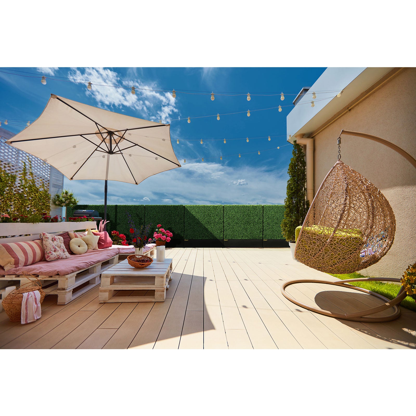 artificial_privacy_hedge_walls_add_a_private_boundary_to_outdoor_patios
