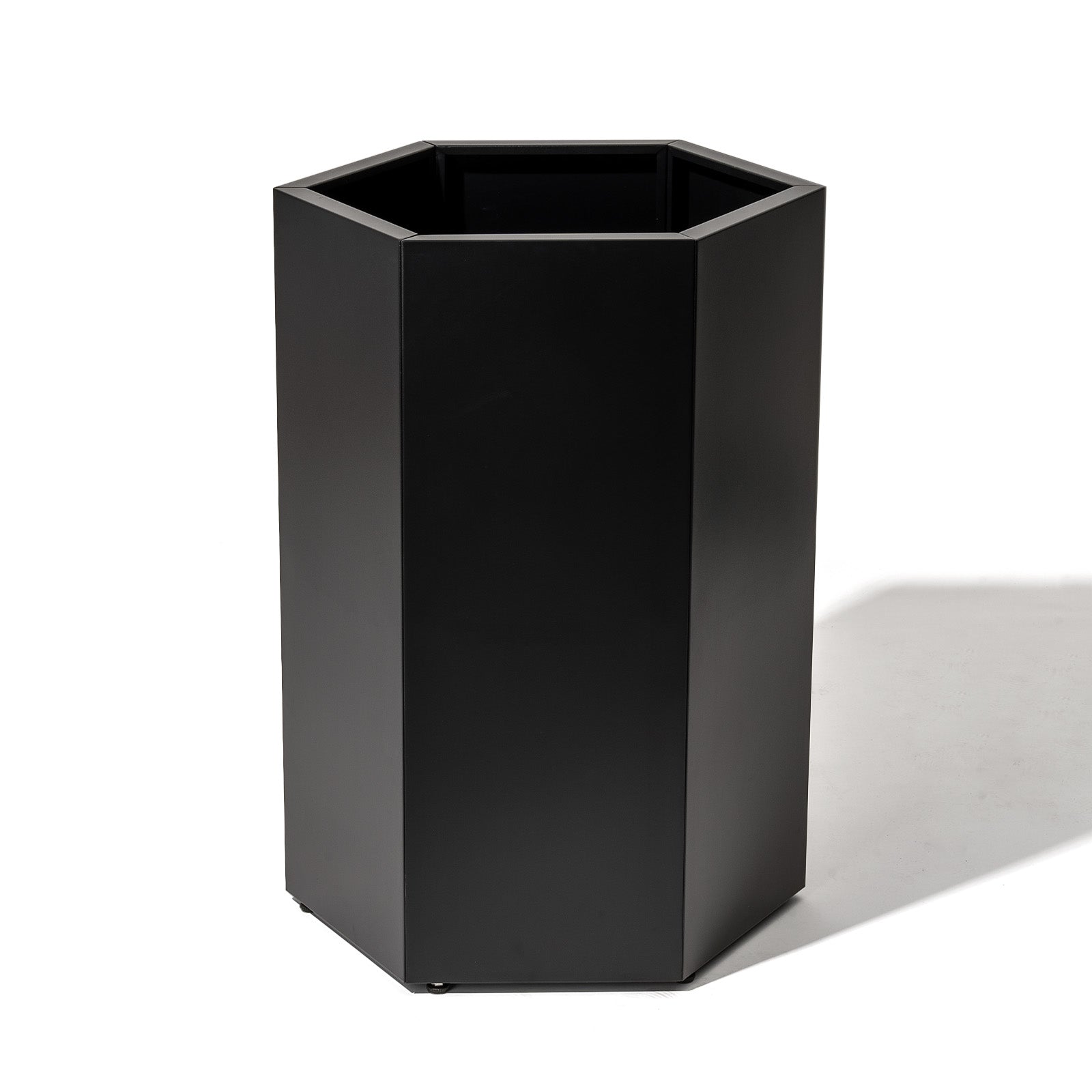 black_metal_hexagon_planter_box
