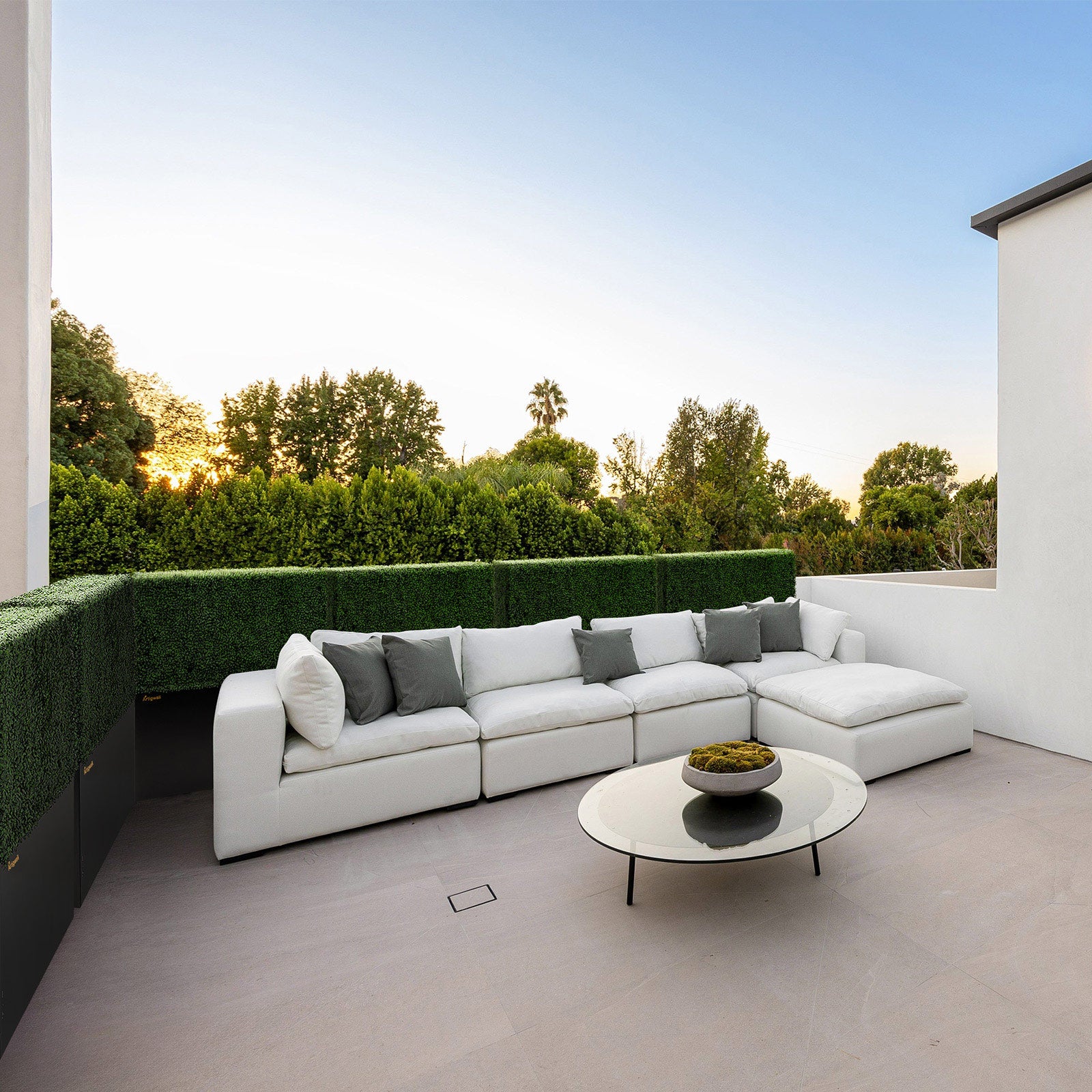 faux_boxwood_hedge_wall_with_23_high_base