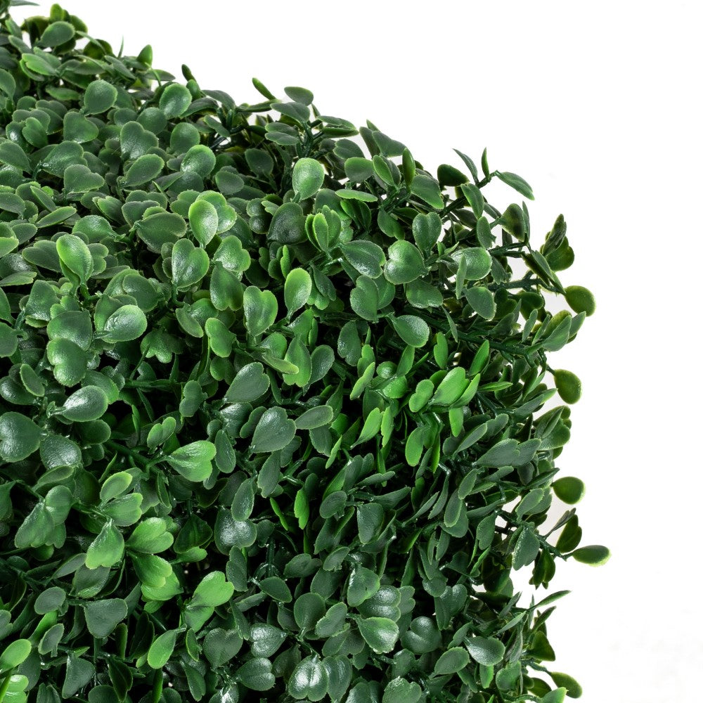 Close-up image of the best artificial hedge material by Artigwall