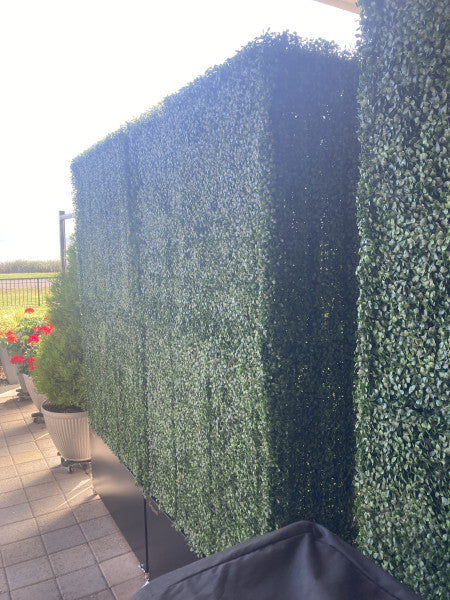 make_your_backyard_look_like_an_oasis_with_fake_hedges